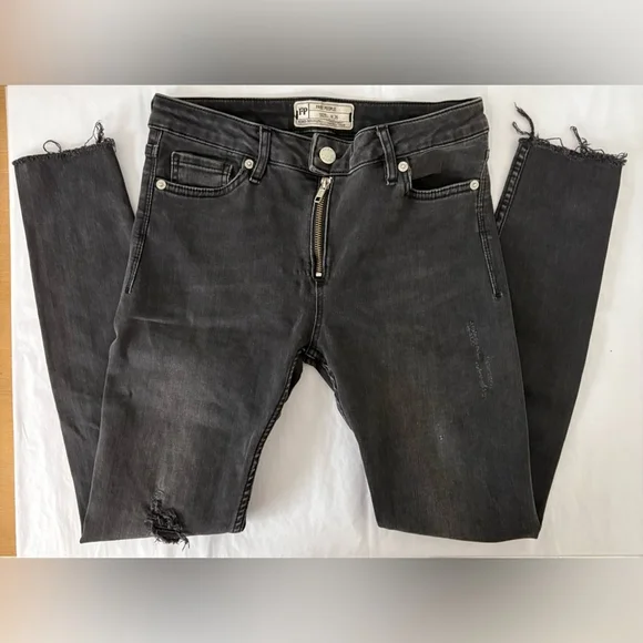 #334 FREE PEOPLE Retail $98 Stevie High Rise Skinny Jeans Sz 26 Black - Picture 1 of 6